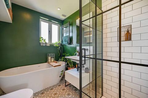 33 Oaklands Road, London, W7 2DP