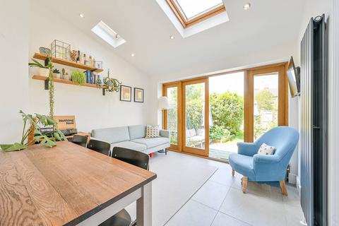 33 Oaklands Road, London, W7 2DP