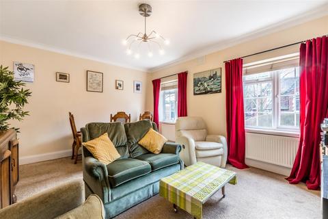 2 bedroom flat to rent, Torrington Court, London SE26