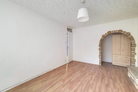 3 bedroom house to rent, Evans Close, Hackney, London, E8