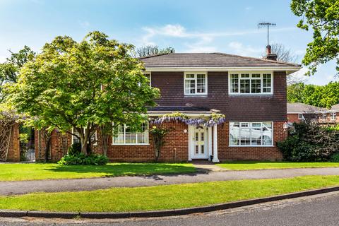 4 bedroom detached house for sale, Sylvaways Close, Cranleigh, Surrey, GU6
