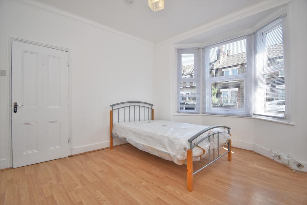 Bedroom 1 (2)