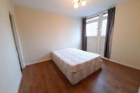 3 bedroom apartment to rent, Styles Gardens, Minet Road, Camberwell, London, SW9