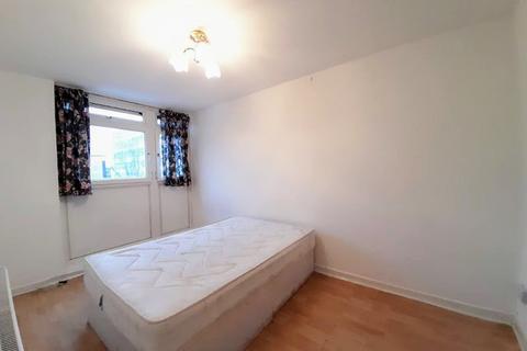 3 bedroom apartment to rent, Styles Gardens, Minet Road, Camberwell, London, SW9