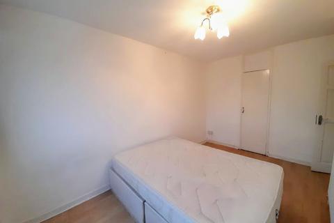 3 bedroom apartment to rent, Styles Gardens, Minet Road, Camberwell, London, SW9