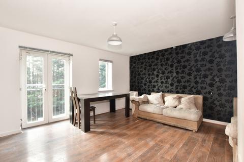 2 bedroom flat to rent, Glandford Way, Chadwell Heath, RM6