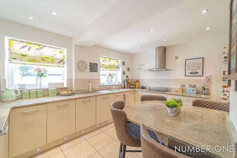 4 bedroom detached house for sale, Hove Avenue, Newport, NP19