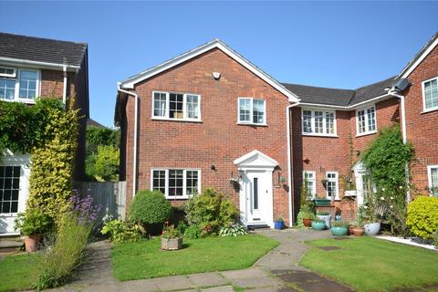 5 Heather Close, Farnham, GU9 8SD