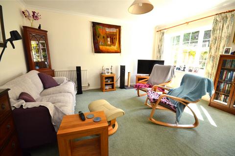 5 Heather Close, Farnham, GU9 8SD
