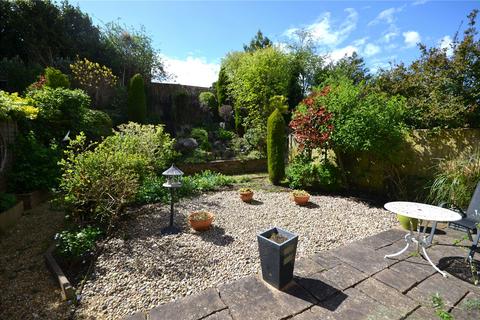 5 Heather Close, Farnham, GU9 8SD