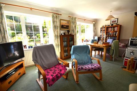 5 Heather Close, Farnham, GU9 8SD