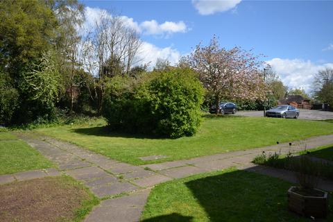 5 Heather Close, Farnham, GU9 8SD
