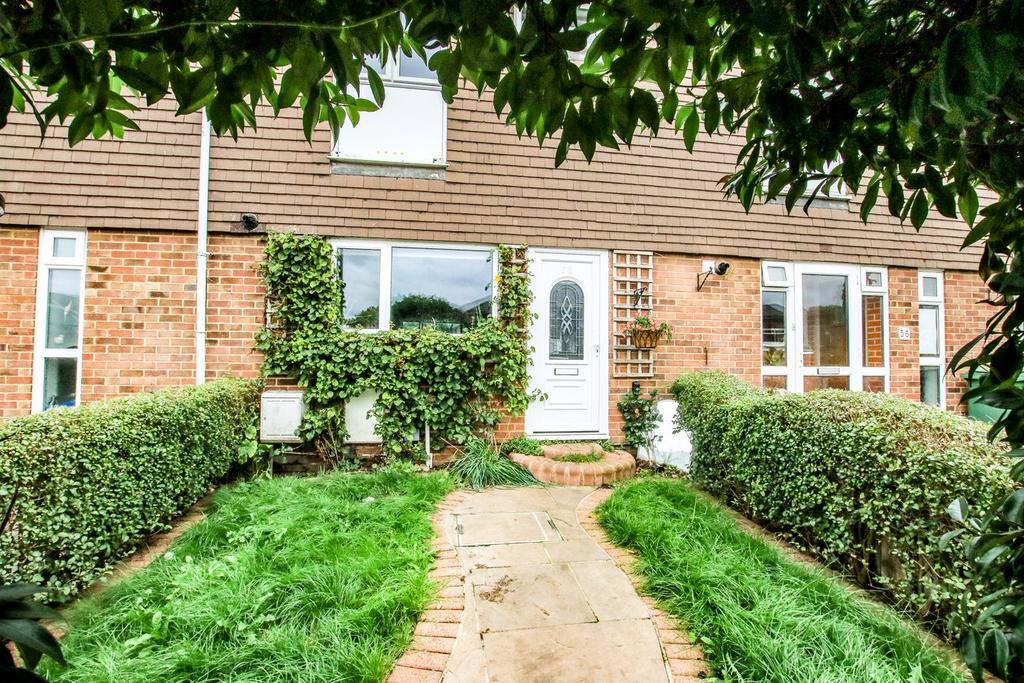 Waleton Acres, Carew Road... 3 bed terraced house £1,900 pcm (£438 pw)