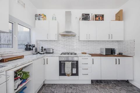 3 bedroom semi-detached house for sale, Idmiston Road, London, E15