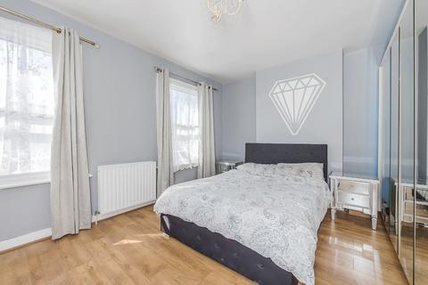 3 bedroom semi-detached house for sale, Idmiston Road, London, E15