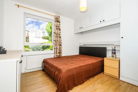 3 bedroom flat to rent, Friern Park North Finchley N12