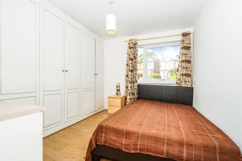 3 bedroom flat to rent, Friern Park North Finchley N12