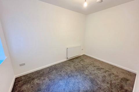 1 bedroom ground floor flat to rent, Cricklade Road, Swindon SN2