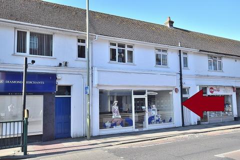 Shop to rent, Old Milton Road, New Milton, Hampshire. BH25 6DQ