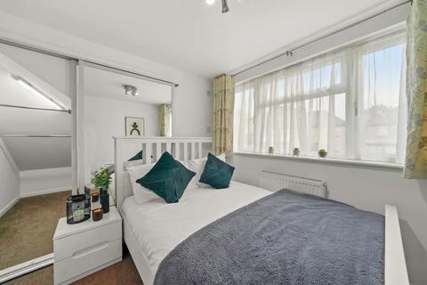 1 bedroom in a house share to rent, Lowfield Road, London W3
