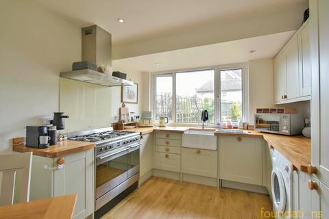 10 Crowmere Avenue, Bexhill-on-sea, TN40 2BA