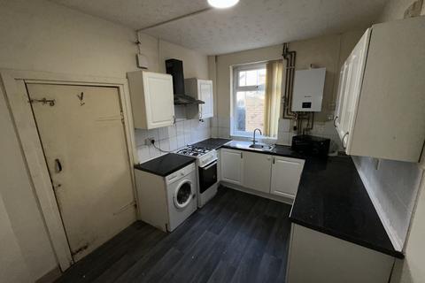 3 bedroom terraced house to rent, Braemar Road, Manchester, M14