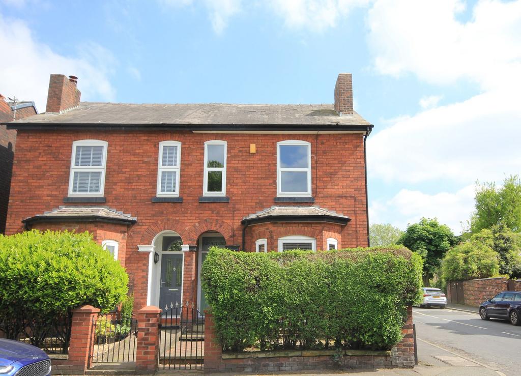 Crow Lane East, NewtonLeWillows, WA12 2 bed semidetached house for