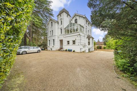 Portsmouth Road, Esher, Surrey, KT10