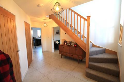 4 bedroom semi-detached house to rent, Sutton Crescent, Freethorpe NR13