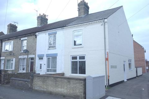 3 bedroom end of terrace house to rent, Padholme Road, Peterborough, Cambridgeshire. PE1 5EH