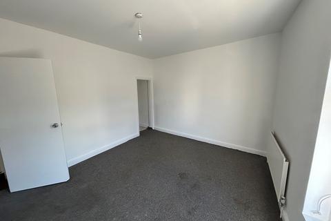 3 bedroom end of terrace house to rent, Padholme Road, Peterborough, Cambridgeshire. PE1 5EH