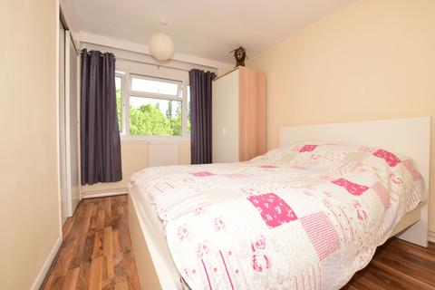 2 bedroom flat to rent, Frencham Close Canterbury CT2