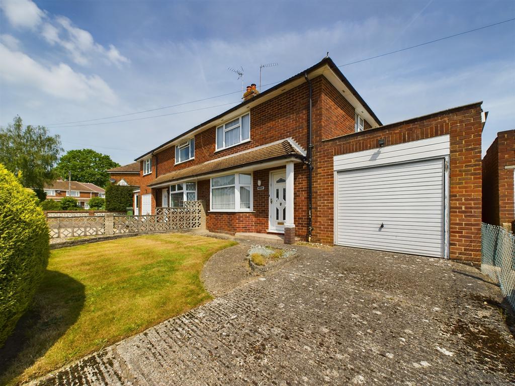 Compton Avenue, Tilehurst, Reading, RG31 2 bed semidetached house for