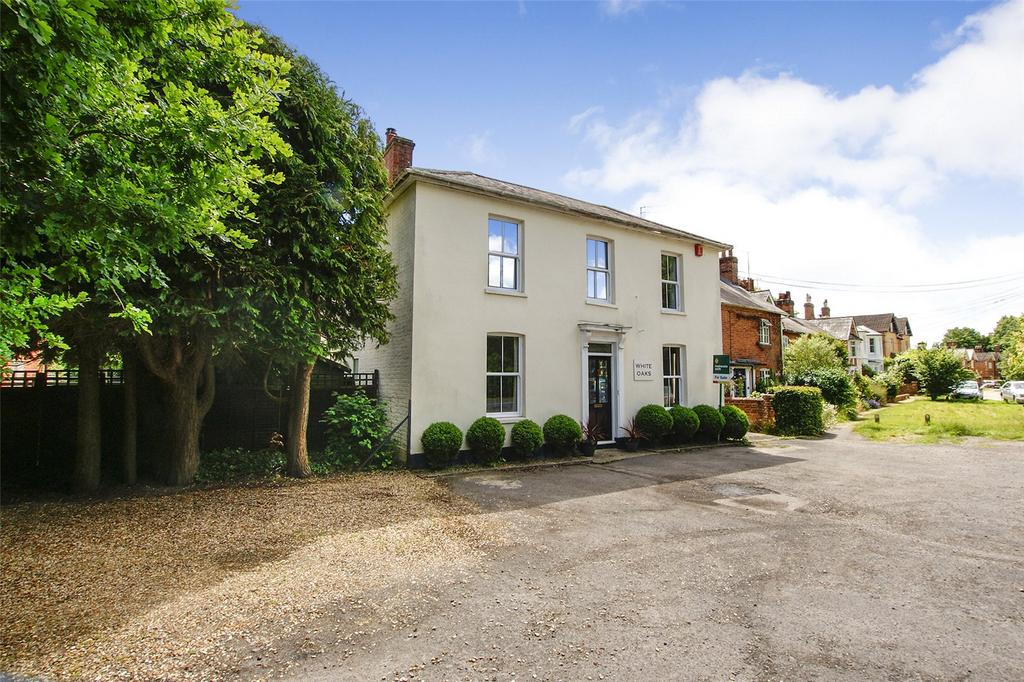 London Road, Hartley Wintney RG27 5 bed detached house for sale £