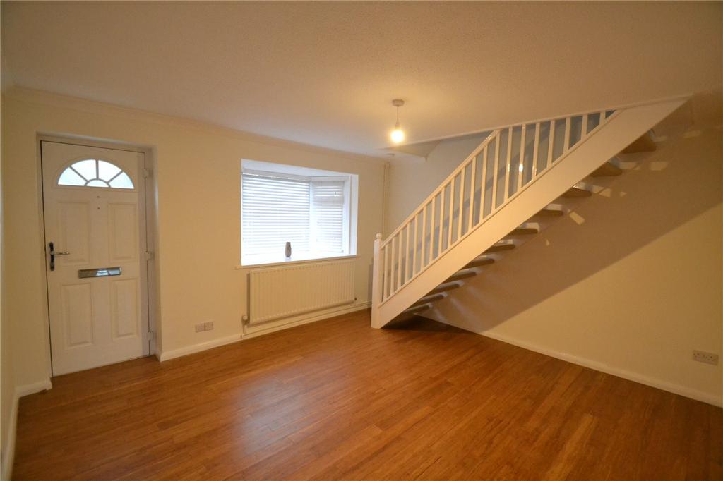 Steeple Claydon, Buckinghamshire MK18 2 bed terraced house to rent £