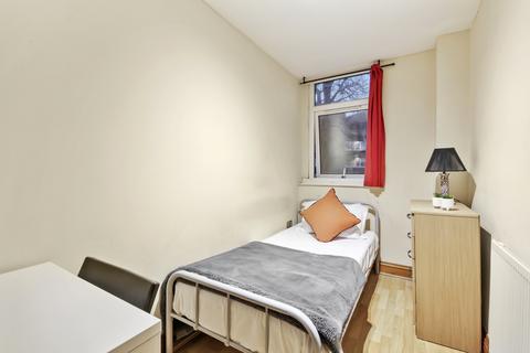 1 bedroom in a house share to rent, Chippenham Road, London W9