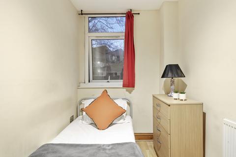 1 bedroom in a house share to rent, Chippenham Road, London W9