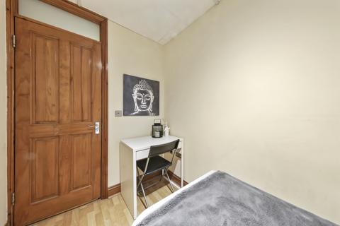 1 bedroom in a house share to rent, Chippenham Road, London W9