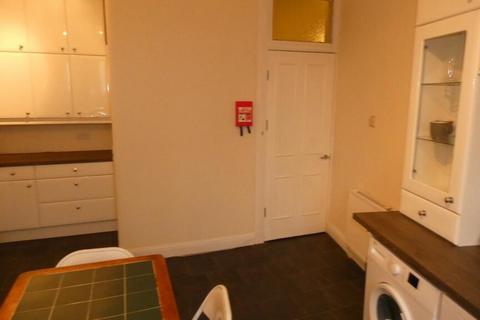 4 bedroom flat to rent, Wilton Street, Glasgow G20