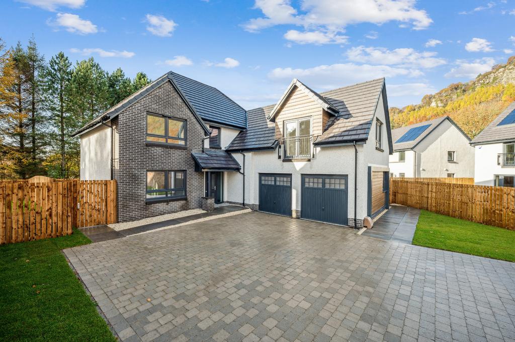 Walnut Grove, West Kinfauns, Perthshire, PH2 7XZ 4 bed detached house
