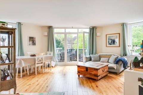 6 Ridings Close, London, N6 5XE