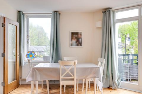 6 Ridings Close, London, N6 5XE
