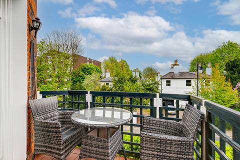 6 Ridings Close, London, N6 5XE
