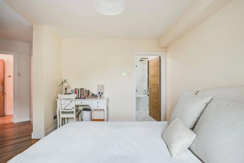 6 Ridings Close, London, N6 5XE