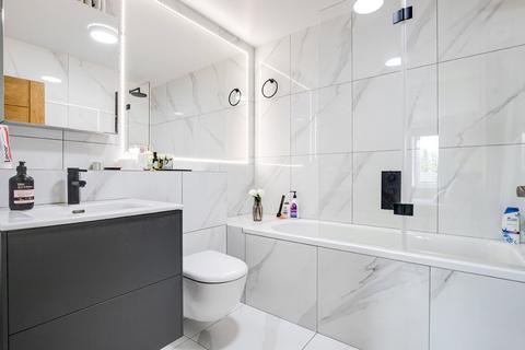 6 Ridings Close, London, N6 5XE