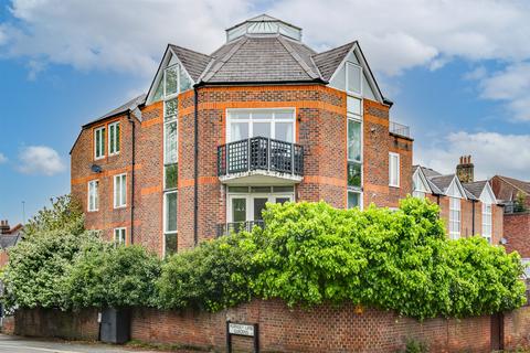 6 Ridings Close, London, N6 5XE