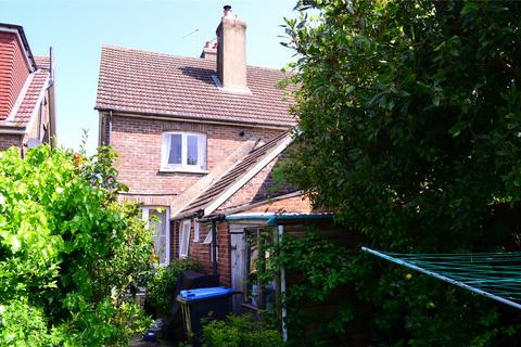 3 Clinton Hill, Dormansland, Lingfield, RH7 6QD