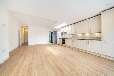 2 bedroom apartment to rent, Burntwood Lane Earlsfield SW17
