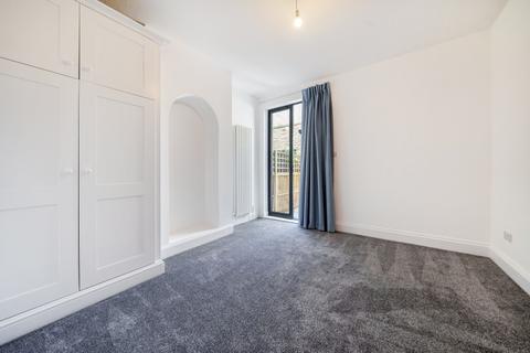 2 bedroom apartment to rent, Burntwood Lane Earlsfield SW17