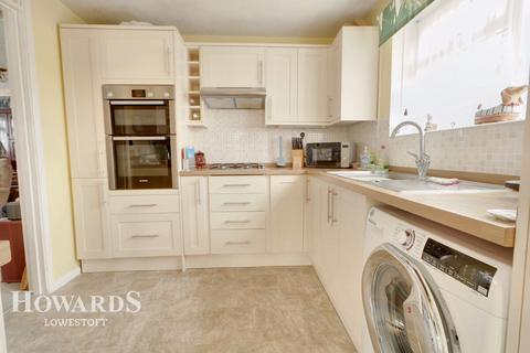 8 Catchpole Close, Kessingland, Lowestoft, NR33 7TL